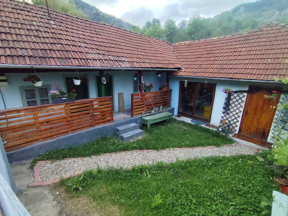 Casa cu piscina la Boiu de sus, jud  Hunedoara