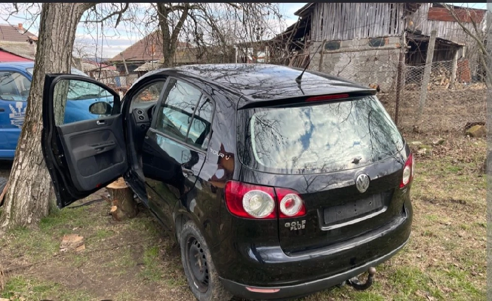 dezmembrez vw golf 5 plus