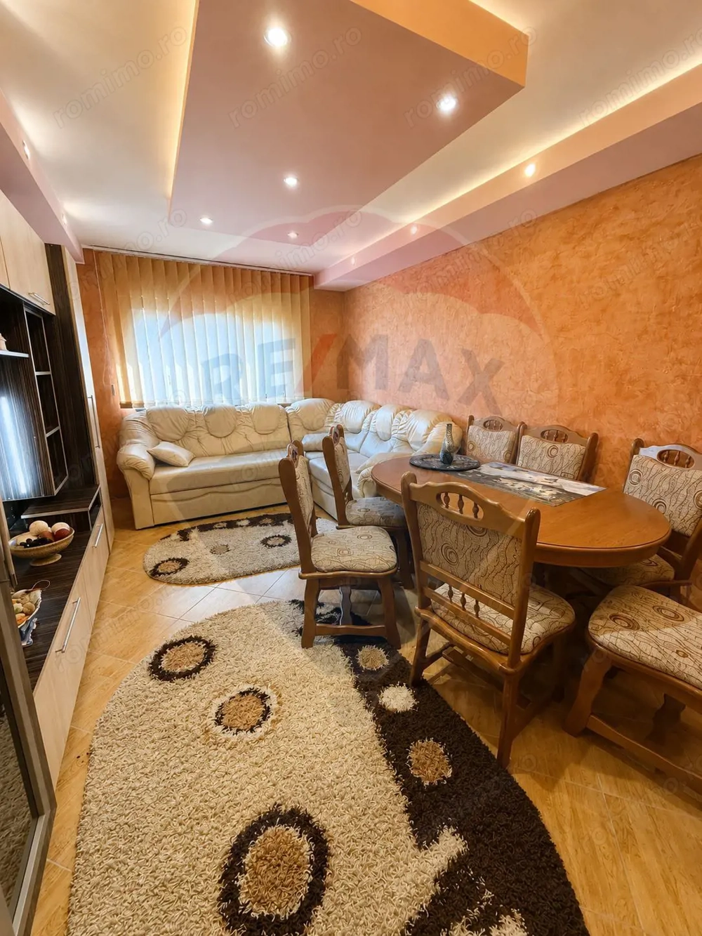 Apartament cu 3 camere de vânzare