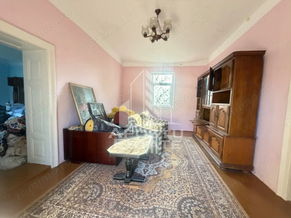 Casa batraneasca cu teren de 3022 mp, in Carani