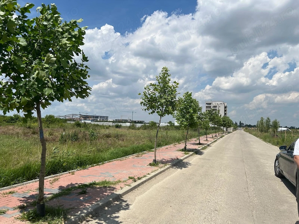Policolor - teren intravilan, 23100 mp deschidere la 3 strazi.