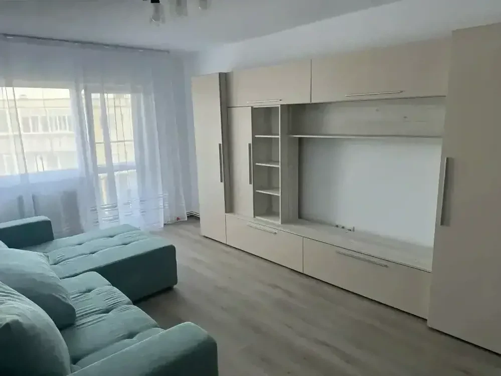 Vand apartament cu 3 camere
