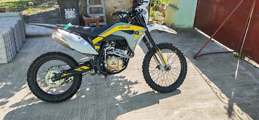 Vând cross asix de 250cc an 2024 stare perfecta de funcționare