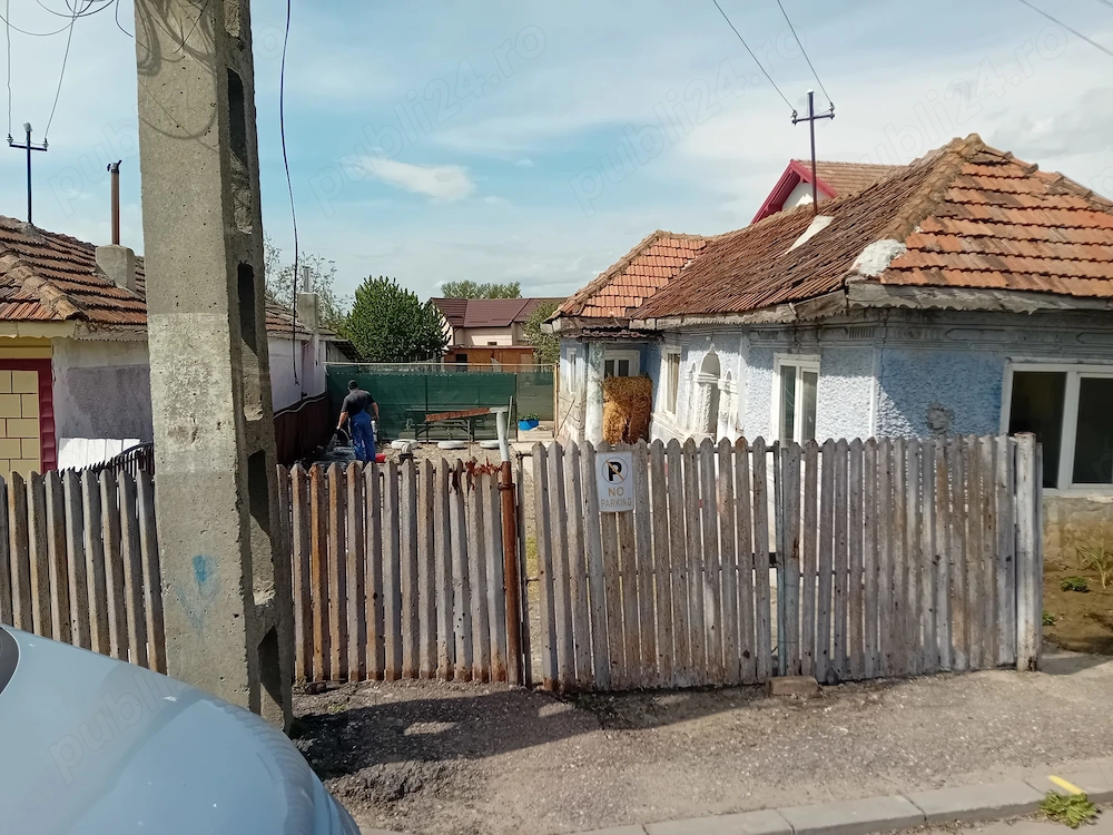 Vand casa cu teren intravilan