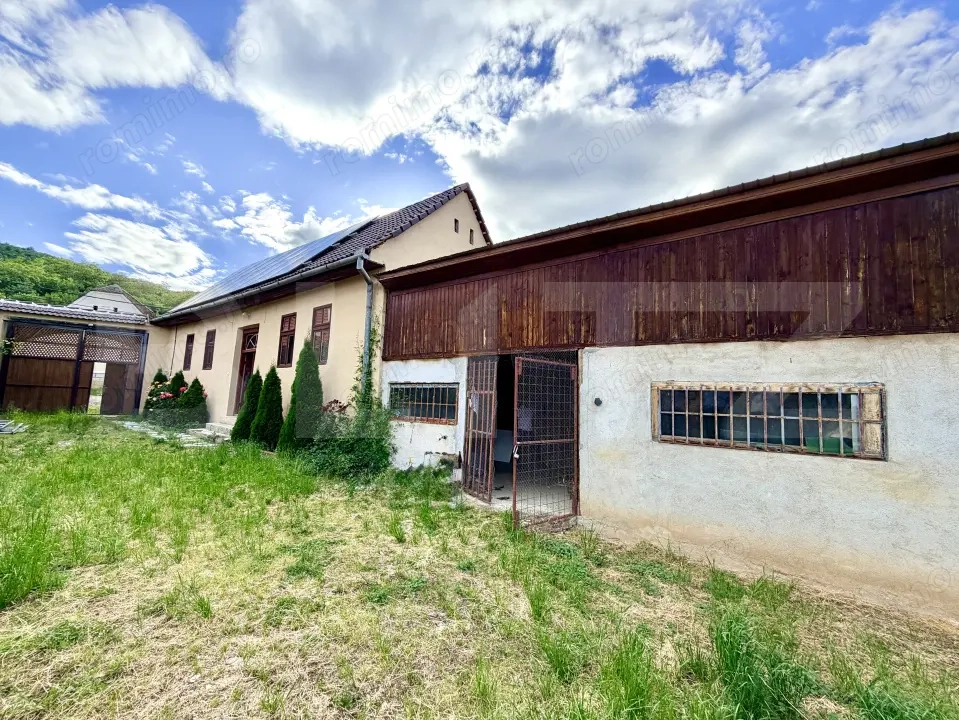 Casa individuala cu doua camere,60 mp utili, 500 mp teren, Carpinis