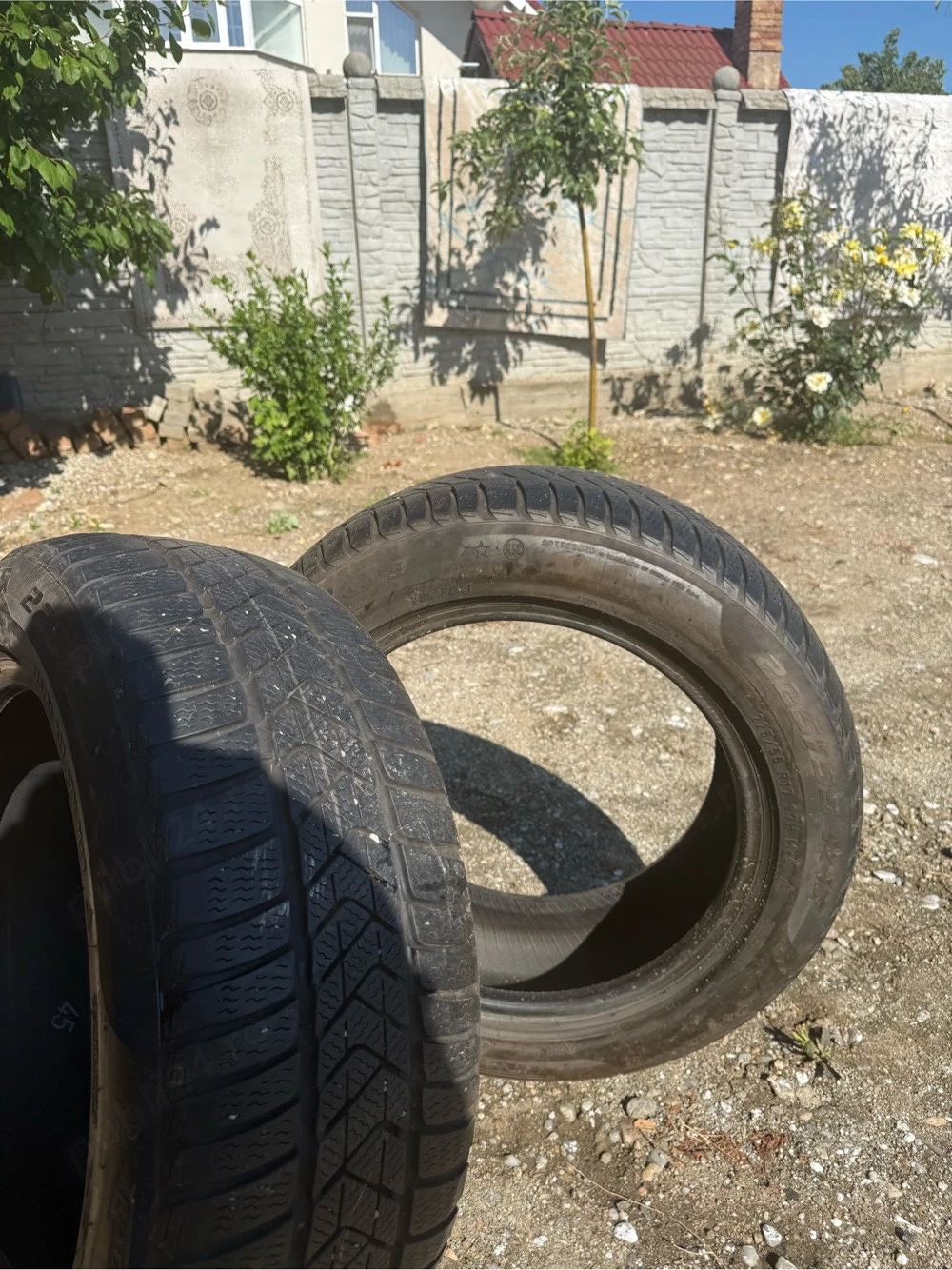 Vând 2 anvelope iarnă pirelli