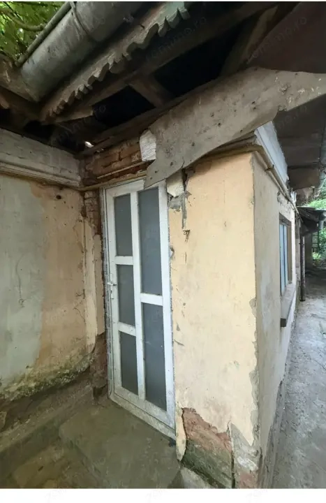Casă demolabilă, 76.21 mp, teren 287.50 mp, zona Catargiu