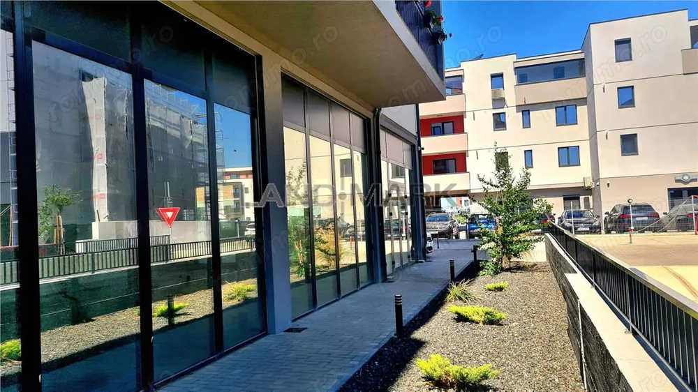 Spatiu comercial de inchiriat , bloc nou, zona Mehala