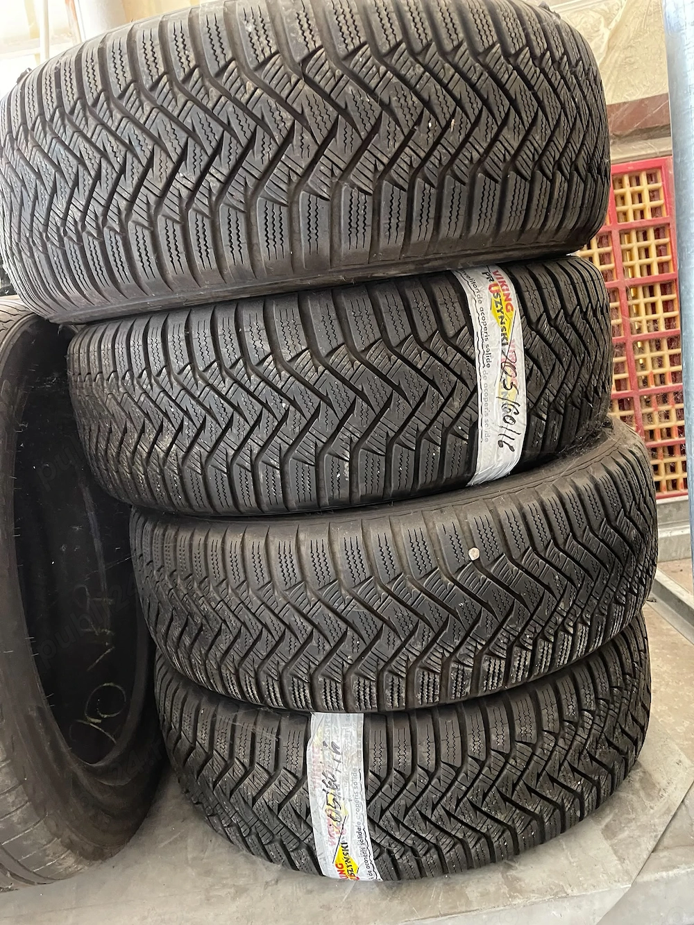 Vând Anvelope Second Hand – Diverse Dimensiuni, Mărci și Sezoane