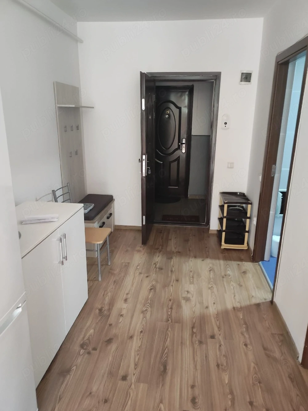 închiriez apartament cu o cameră 