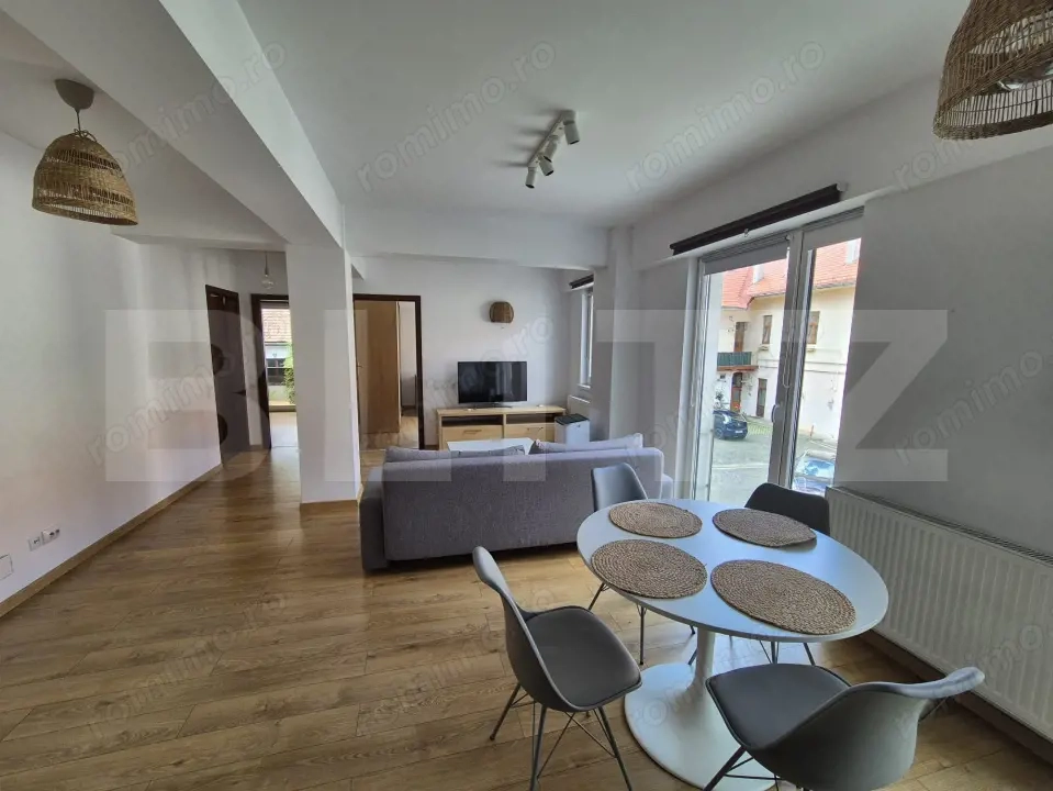 Apartament cu 3 camere, 2 băi, intermediar Parcare subteran, Centru!