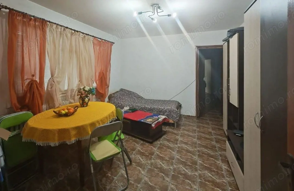 Apartament 3 camere, Brancoveanu, zona Covasna. Loc parcare.