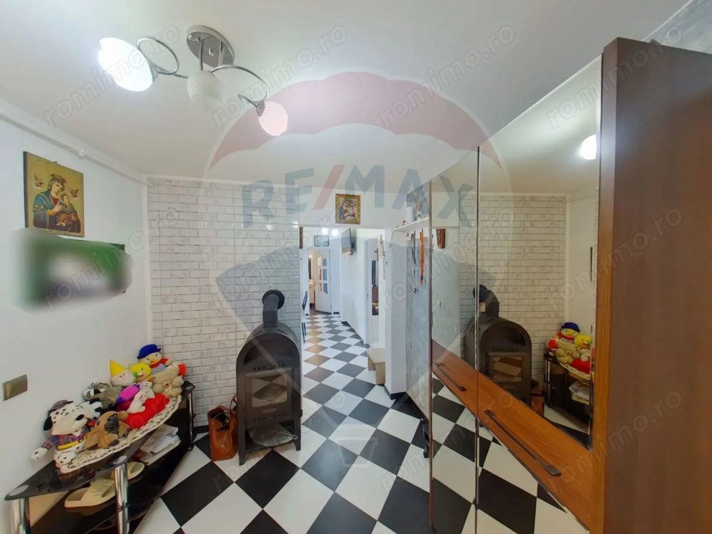 Apartament cu 4 camere de vânzare
