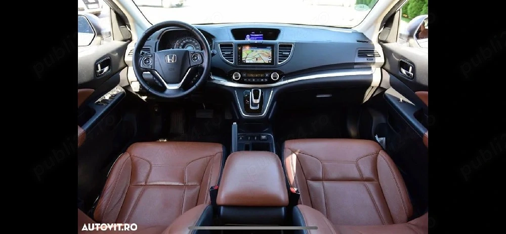 Mașină performanta, compactă care oferă confort, spațiu și eficiență.