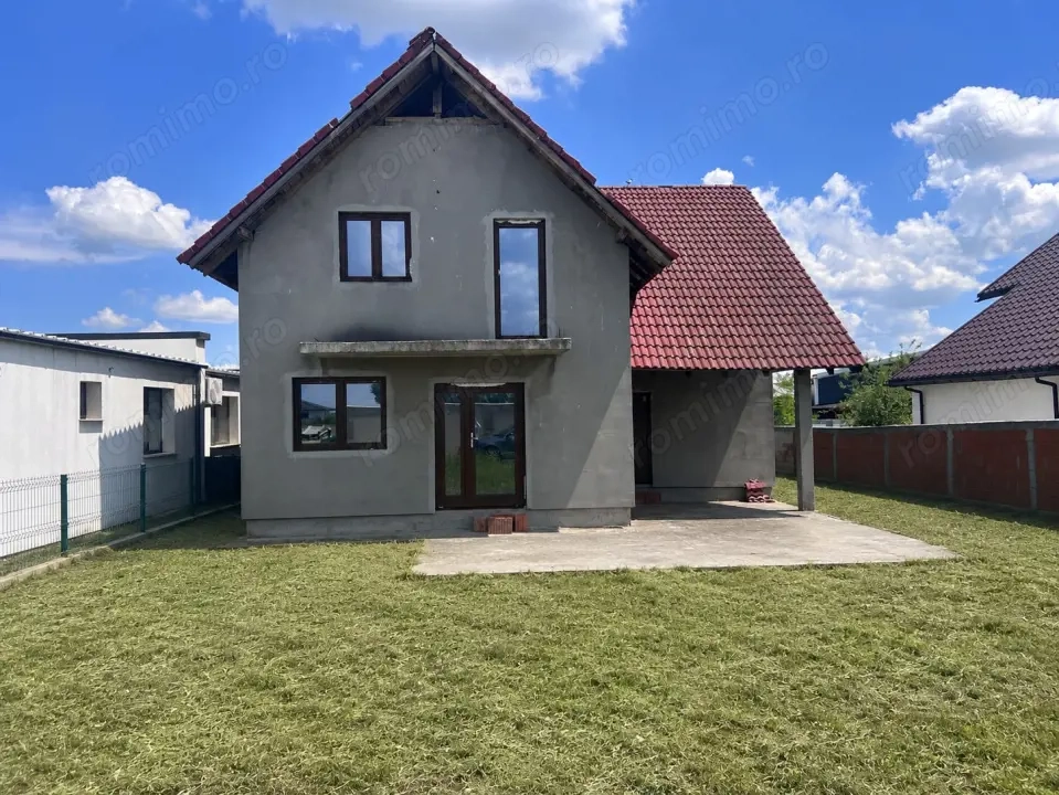 Casa de vanzare la rosu, 240 mp, zona Aeroport 