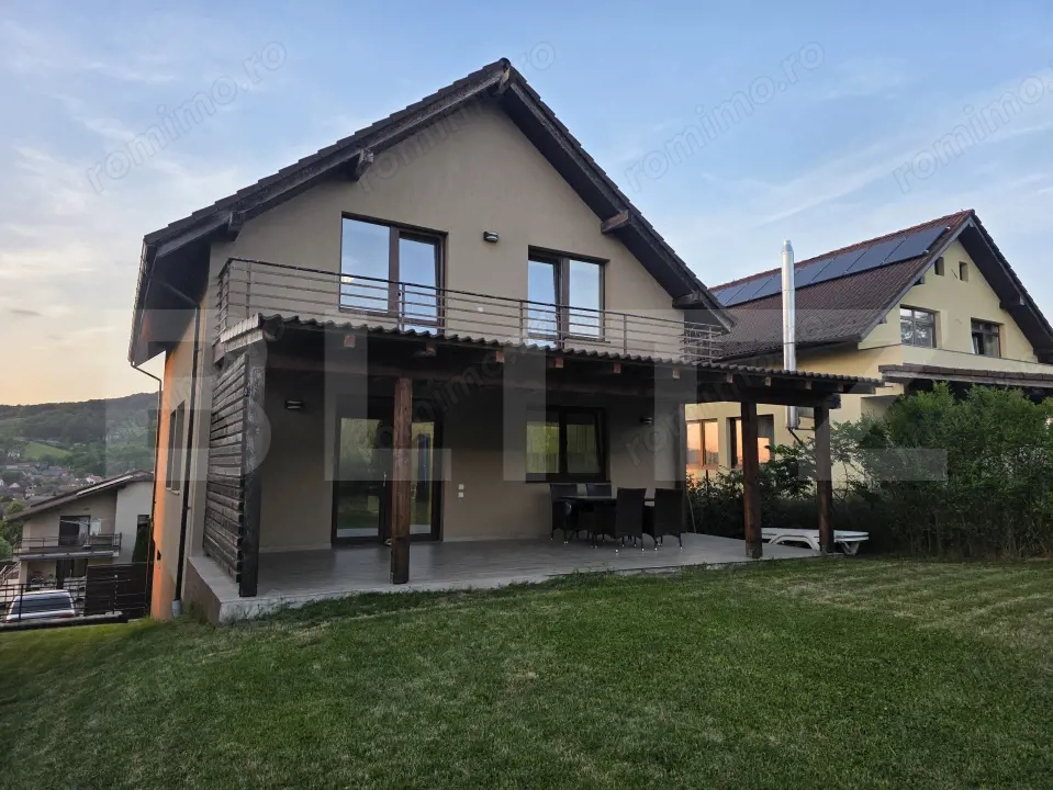 Casa 5 camere, 170 mp utili, zona Corunca 