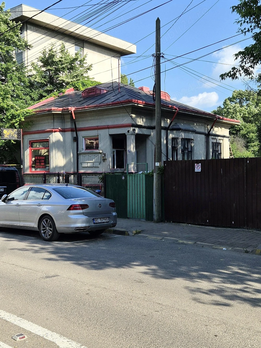 De Închiriat casă (spațiu comercial)