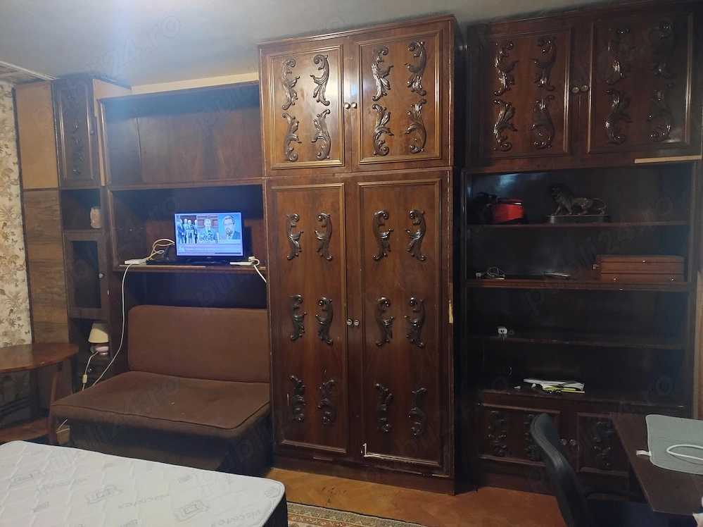 Proprietar, ofer spre inchiriere un apartament , 40 mp, cu o camera modificat, la Medicina1,270 euro