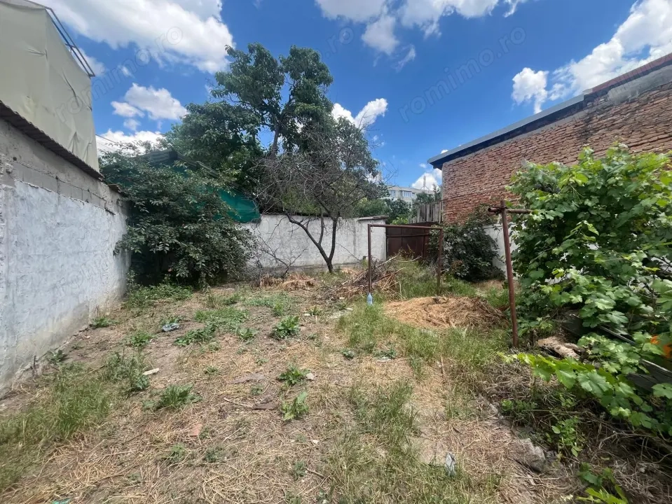 Casă cu teren 300 mp și deschidere 10m, 75.80 mp, zona Brazda lui Novac