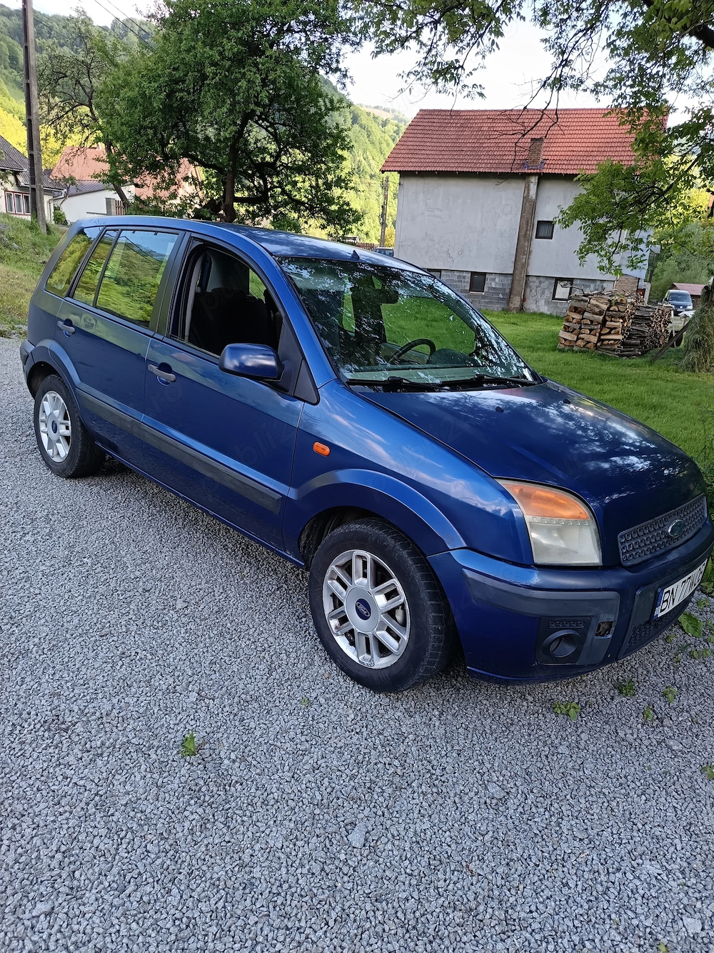 Vand Ford Fusion masina foarte buna si economica ideala pentru oras