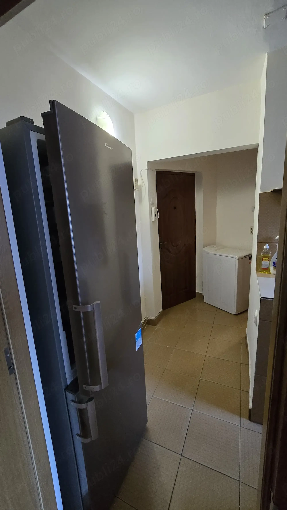 Închiriez garsoniera 