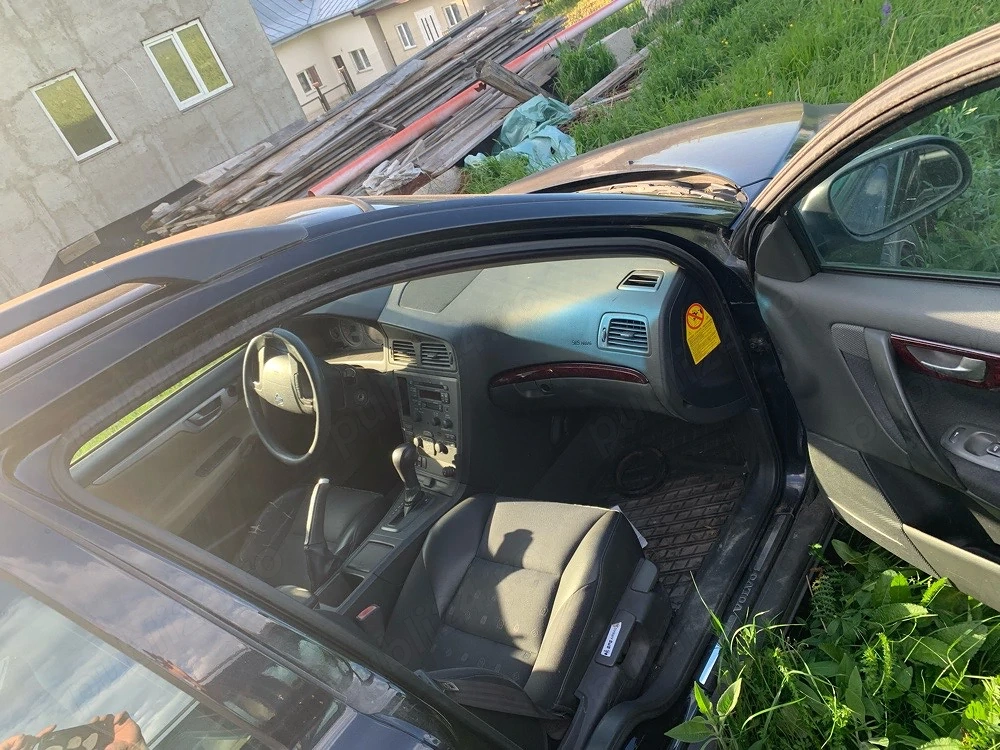 Volvo v70. 