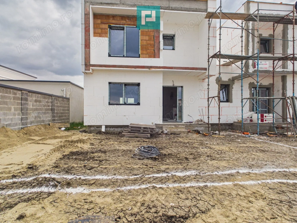 Duplex în Săcălaz despartit prin cameră tehnica