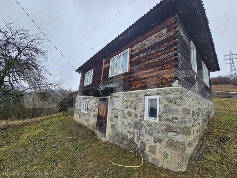 Casă de munte cu teren generos de 7.297 mp, Dăroaia, comuna Roșia Montană