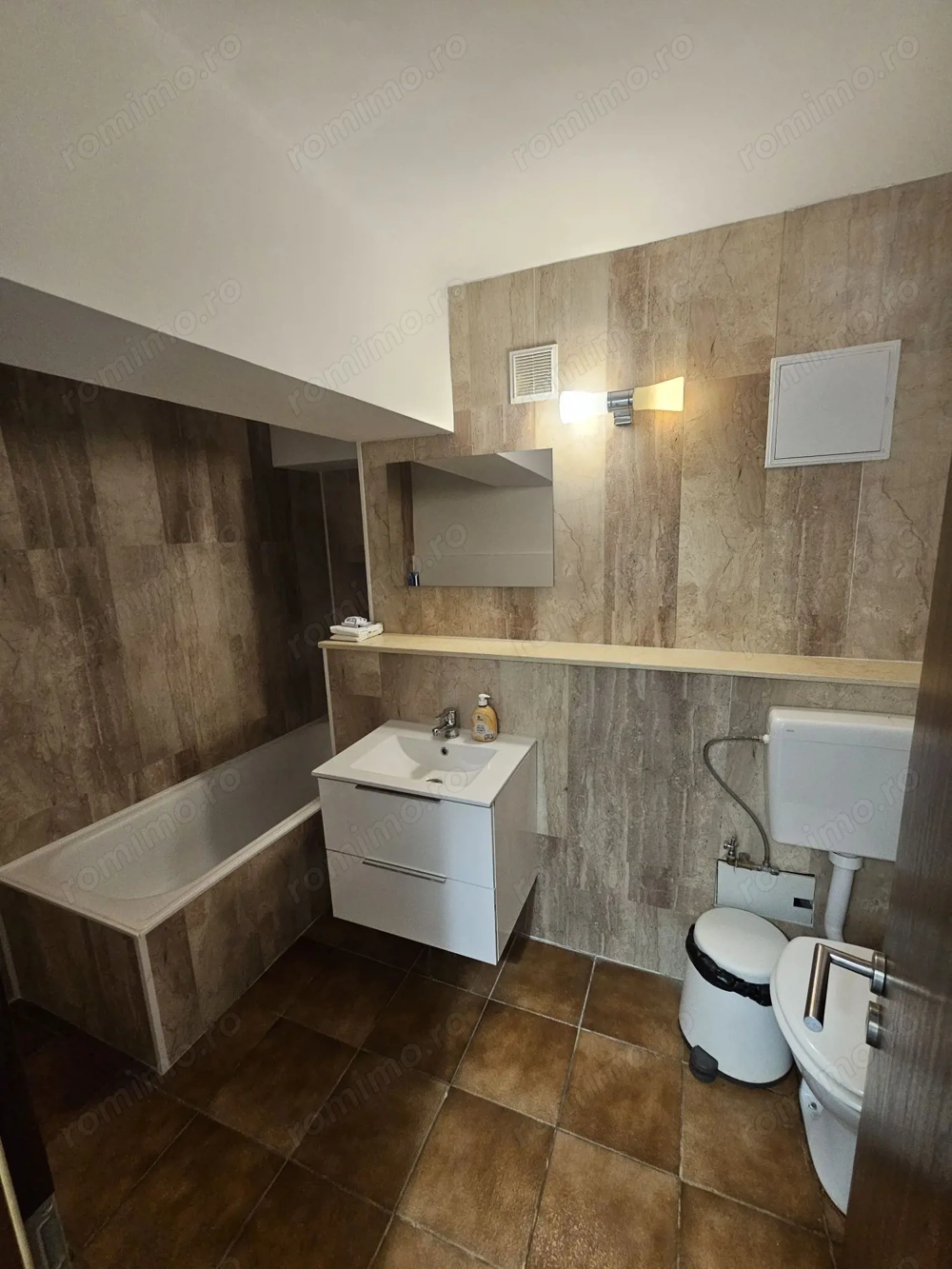 Oportunitate, Vanzare 3 Camere, PE Bd Decebal Bloc Monolit, Metrou Piața Muncii