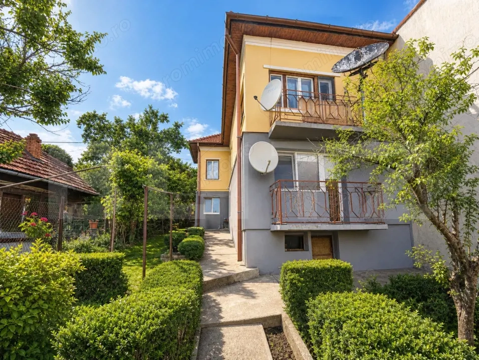 Casă impartita in 2 apartamente de 75 mp, teren 384 mp - Dambul Rotund