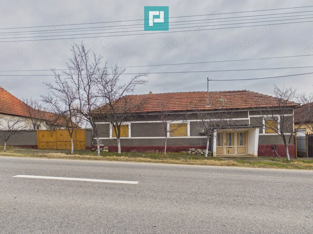 Casă 5 camere şi anexe în Cuied