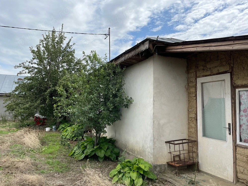 Teren 970mp si casa in Marasesti VN