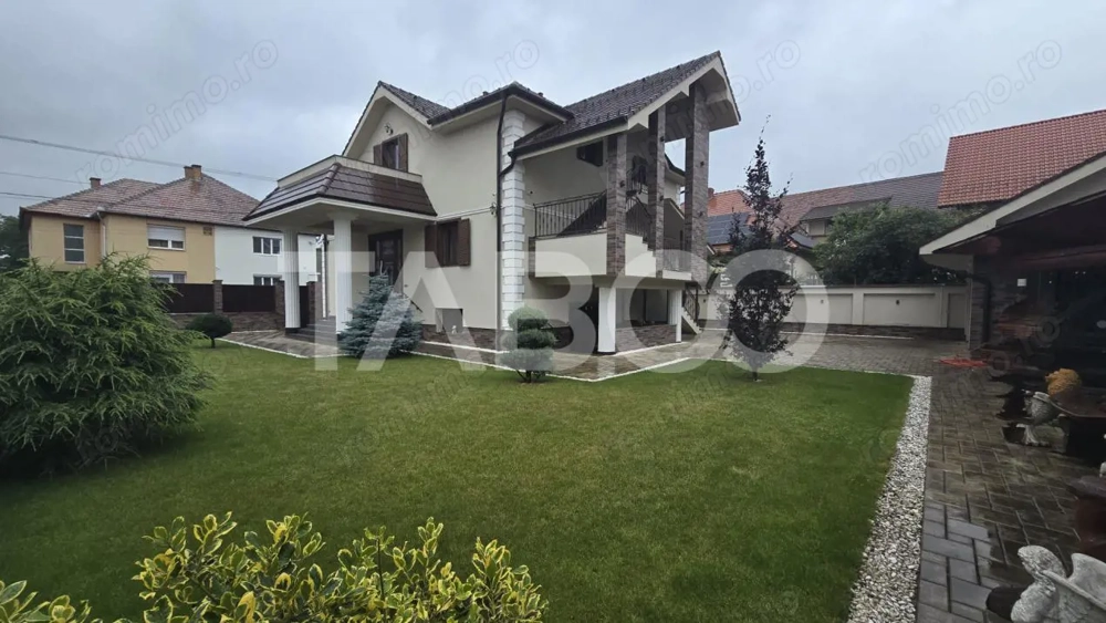 Casa individuala de vanzare 10 camere teren liber 530m zona Lupeni