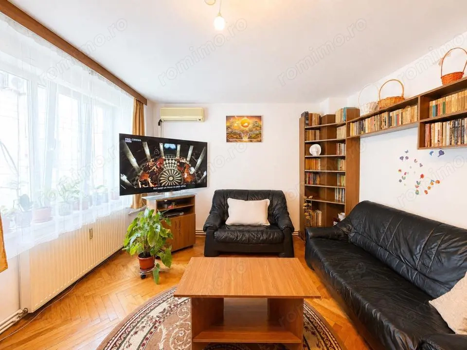 Apartament 4 Camere cu Doua GARAJE - Zona LIPOVEI - 0%COMISION