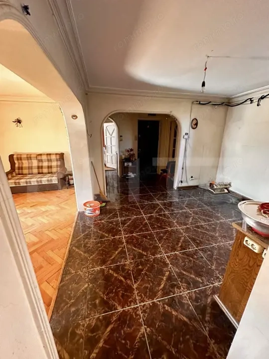 Apartament 4 camere, 81 mp, zona Dambu Pietros