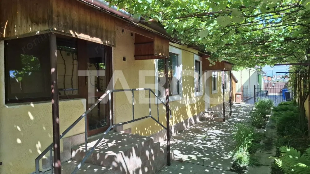 Casa individuala de vanzare 3 camere curte 300 mp zona Turnisor