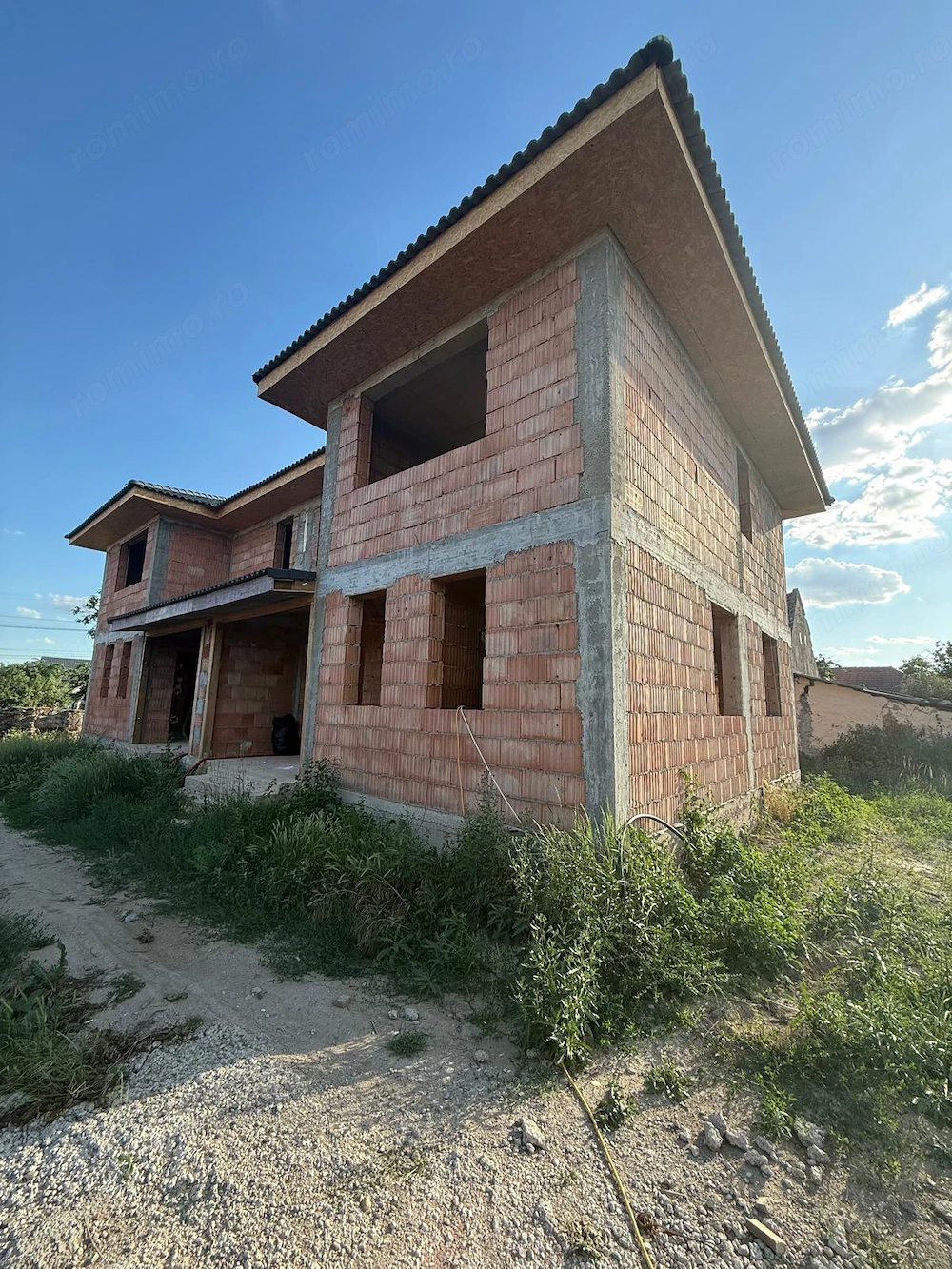 MT253 Duplex la rosu, 4 camere, Sanandrei, la asfalt