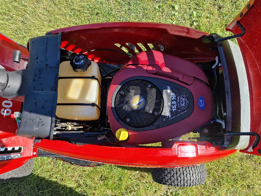 Vând tractoraș de tuns iarba Lawnflite 604 15,5 CP