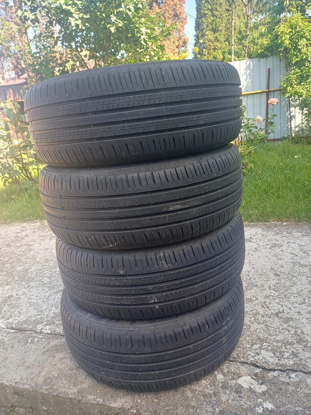 Vand 4 avelope Falken 215/50r18,vara