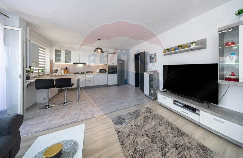 Apartament de vânzare cu 2 camere și loc de parcare la Subcetate