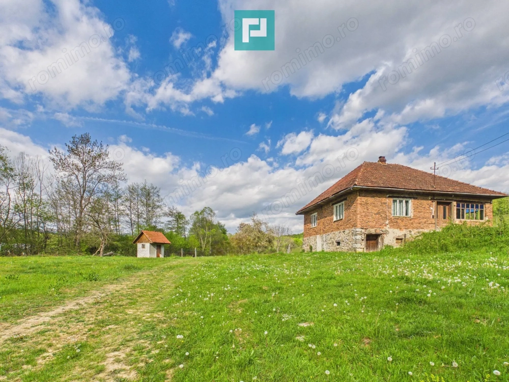 Casă cu teren de 17.681 mp, în loc. Hălmăgel, Arad