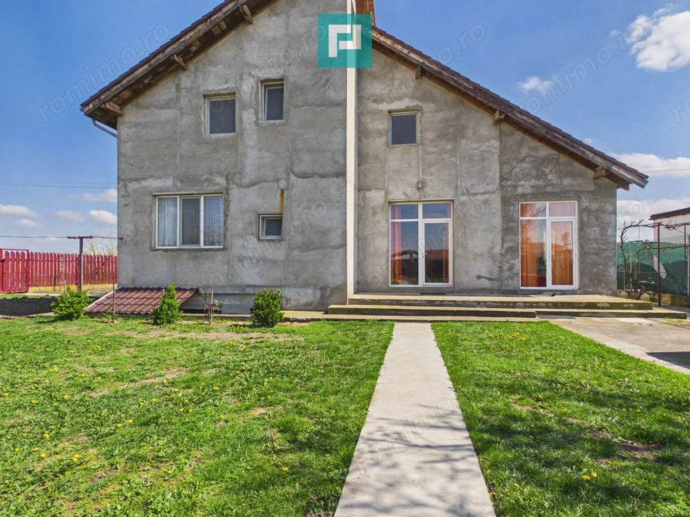 Casă cu 7 camere și teren generos în Șofronea
