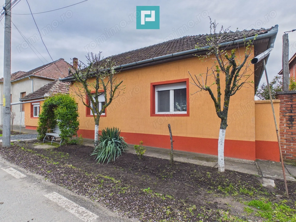 Casă 2 corpuri și 5 camere ultracentral în Curtici