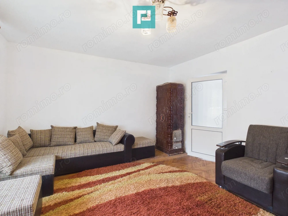 2 case separate + curte 1400 mp – Zona Dâmbovița