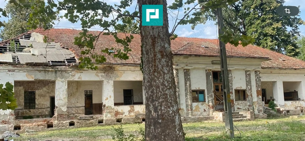 Conac nobiliar de secol XIX cu 8 camere în Maciova