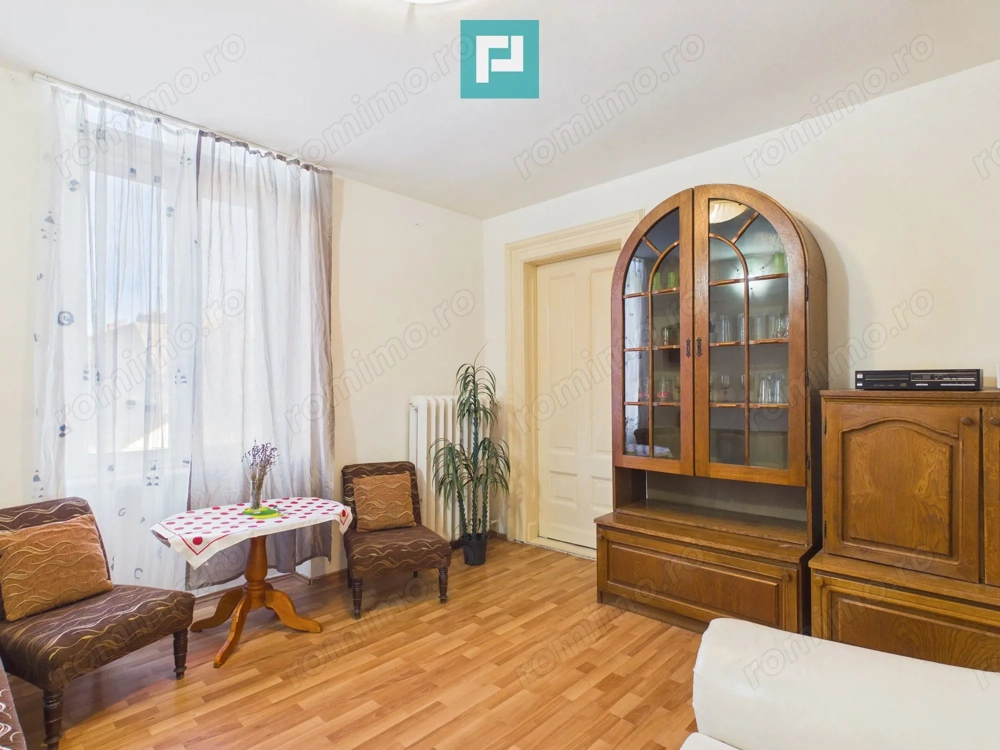 Apartament ultracentral cu 2 camere de închiriat