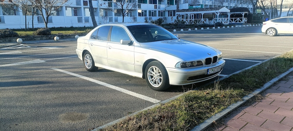 BmwE39 2,2 benzină,an fab 2001.Pret 3500eur sau schimb cu BMW seria1