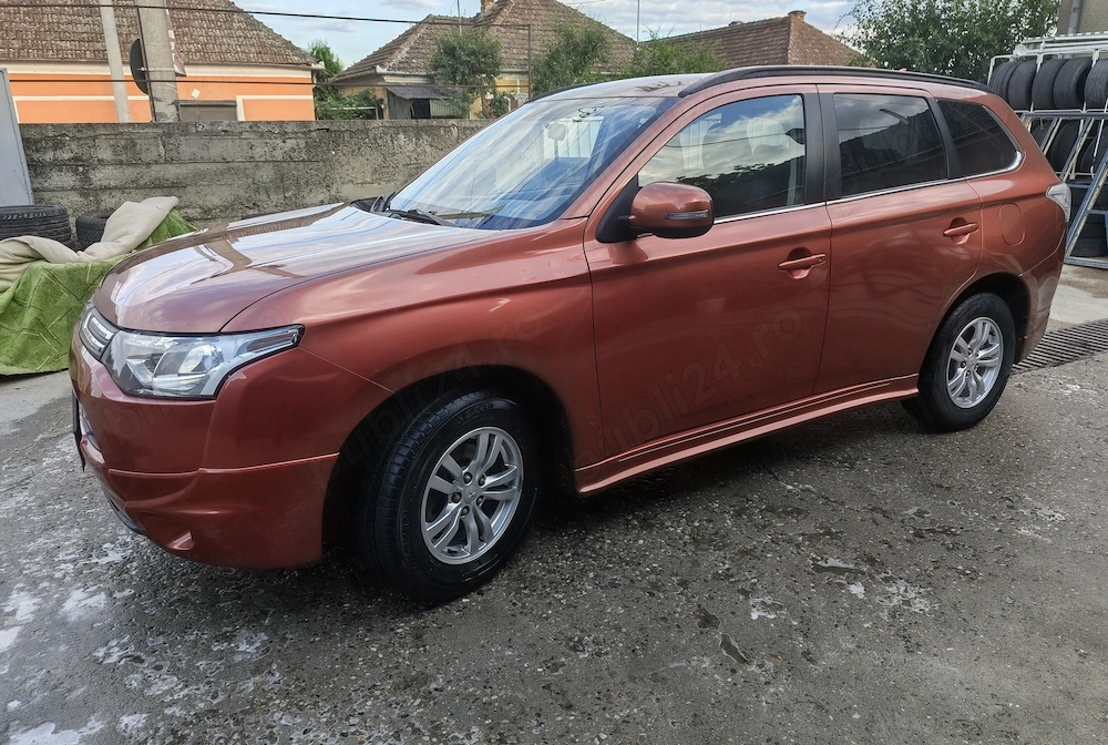 Vand MITSUBISHI Outlander  2013