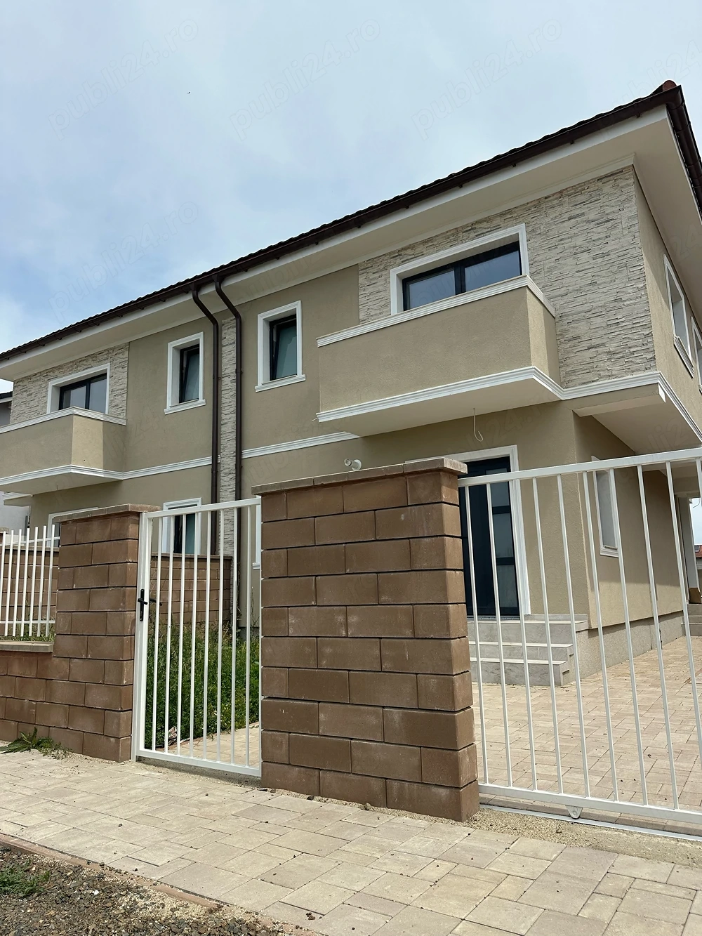 Proprietar comision 0 vand duplex 4 camere 120 mp,Mosnita Noua,zona TOP,asfalt,canalizare,apa retea