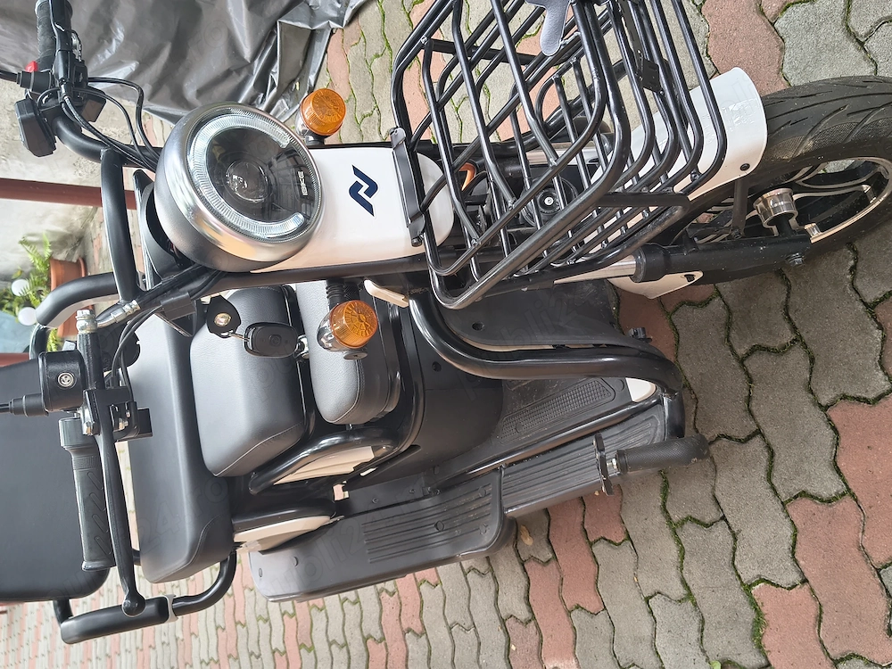 Vind tricicleta electrica Neo Mobi A6 Ta5 inmatriculata cu acte la zi nu mai 100 km la bord